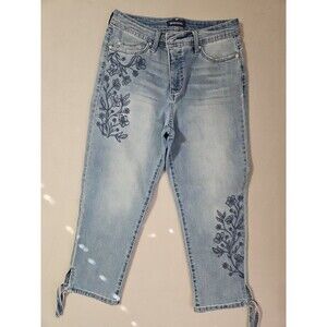 Woman’s Size 8 Bandolino Amy Capri Ties On Legs NWT.